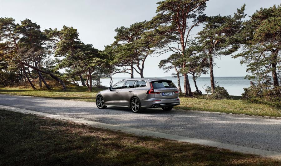  Volvo V60 T6 Inscription 2018 года  (WW) (фото 4 из 53)